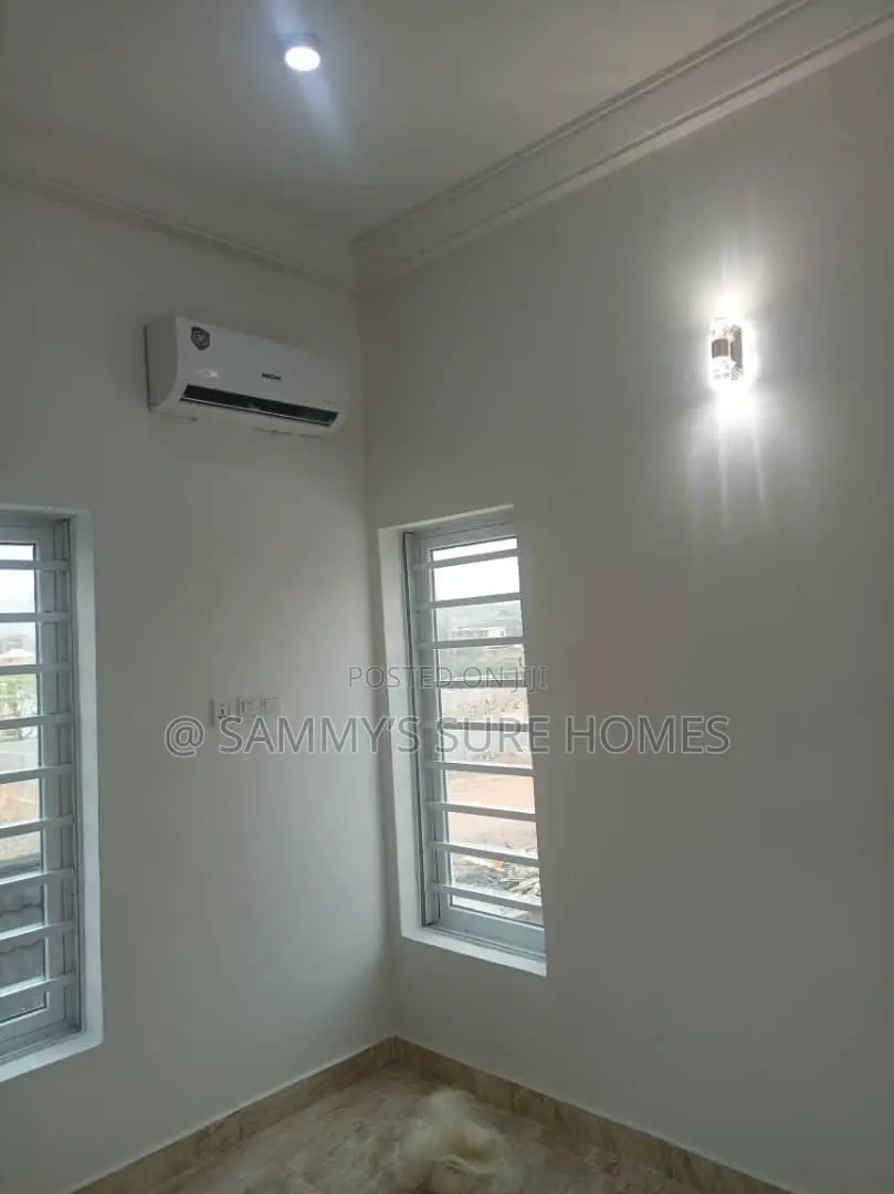 3bdrm Block of Flats in Katempe, Jahi for sale