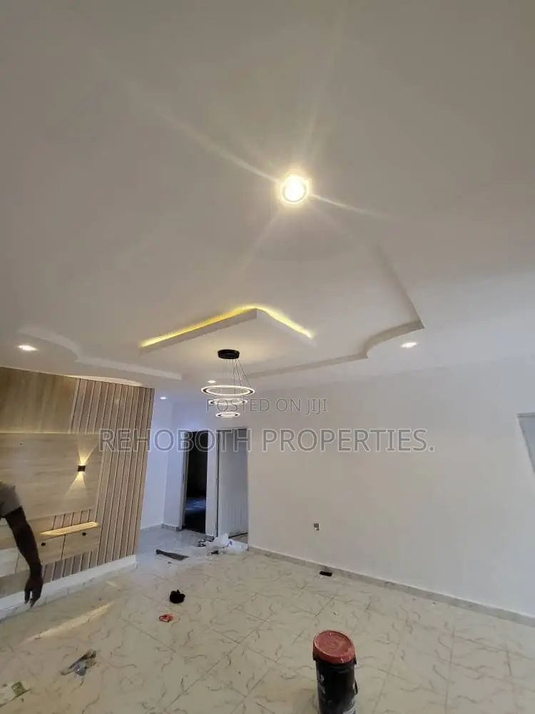 4bdrm Bungalow in Olofa Royal Estate, Akala Express for sale