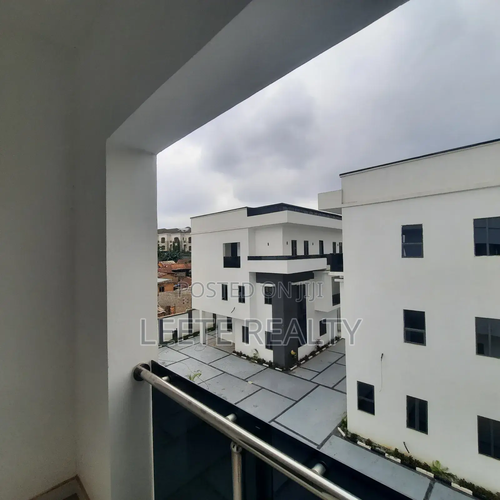 5bdrm Duplex in Guzape District for sale
