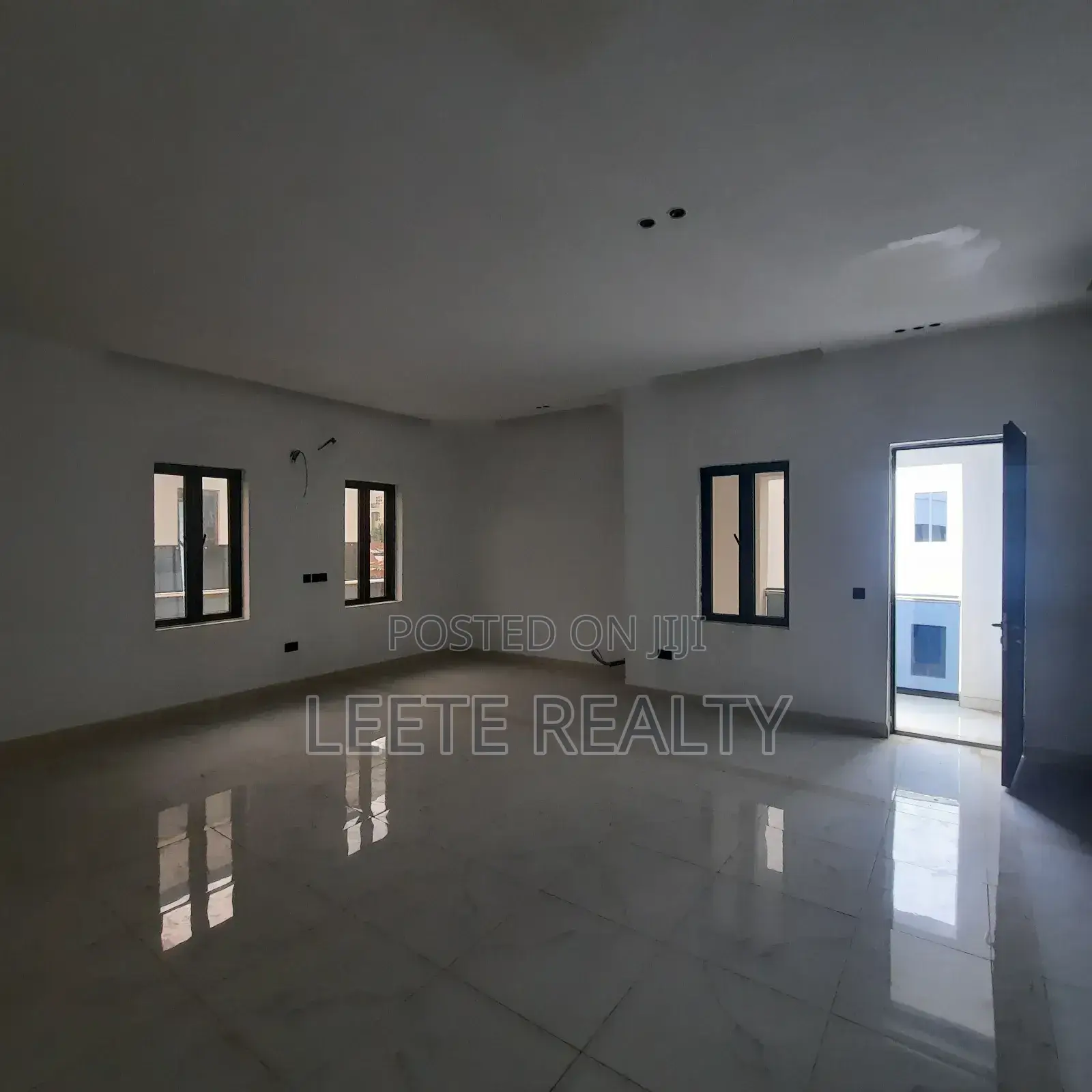5bdrm Duplex in Guzape District for sale
