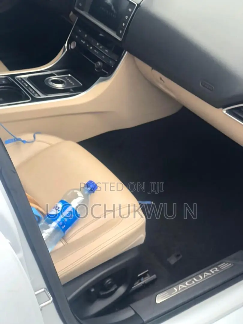 Jaguar XE 35t Prestige AWD 2017 Off white