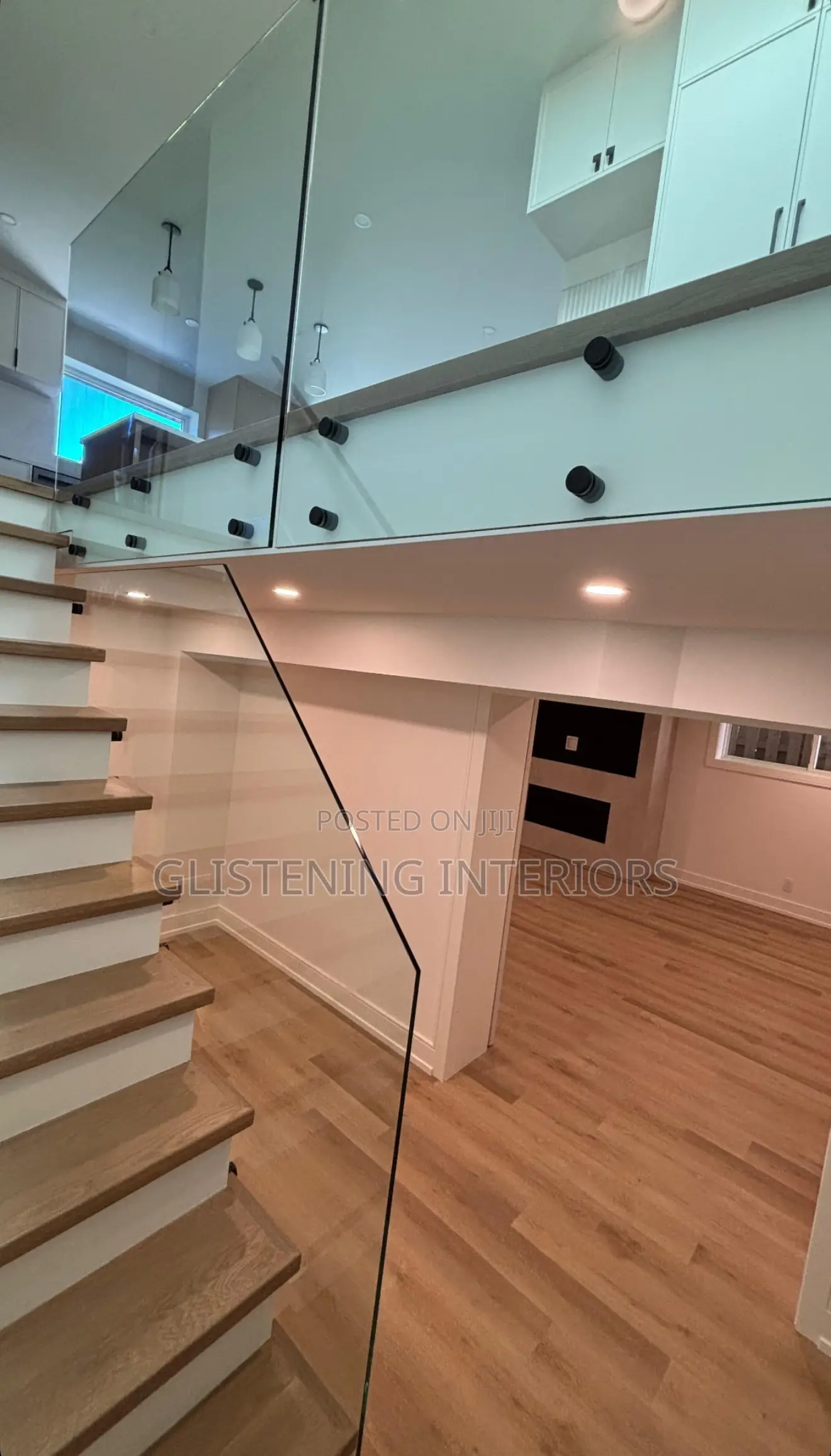 Frameless Staircase 12mm Tempered Glass With A Black Accessories