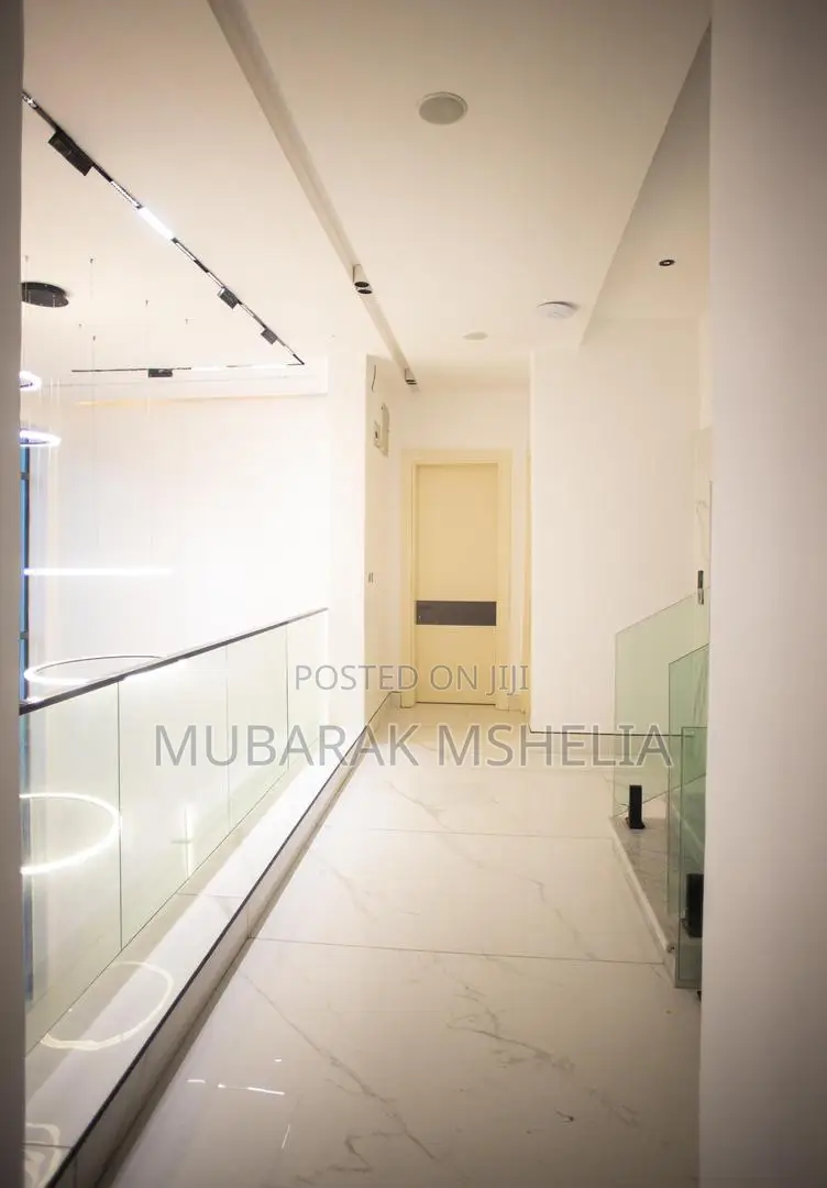 6bdrm Duplex in Ikota for sale