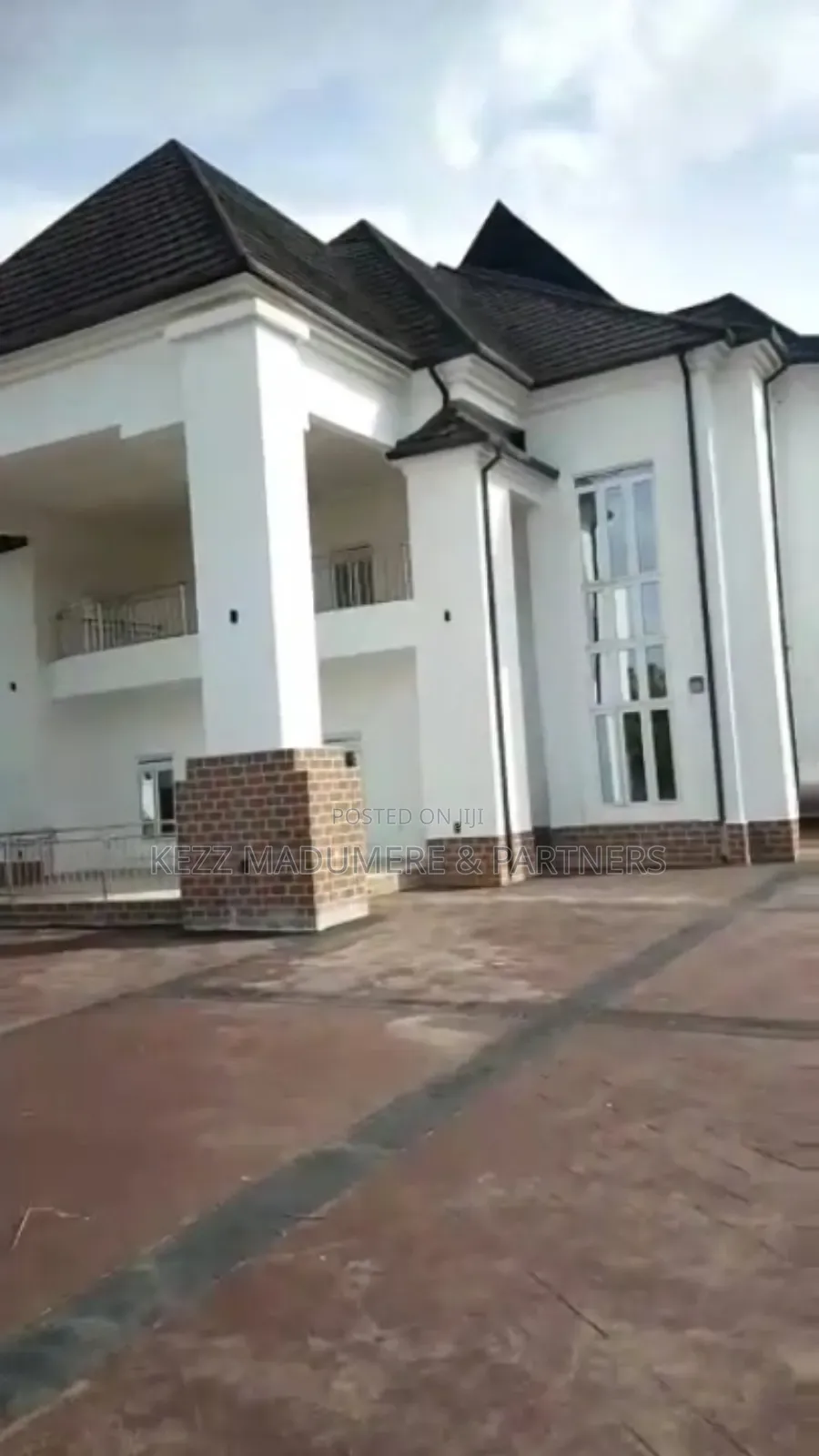 6bdrm Duplex in Off Mcc , Uratta , for sale