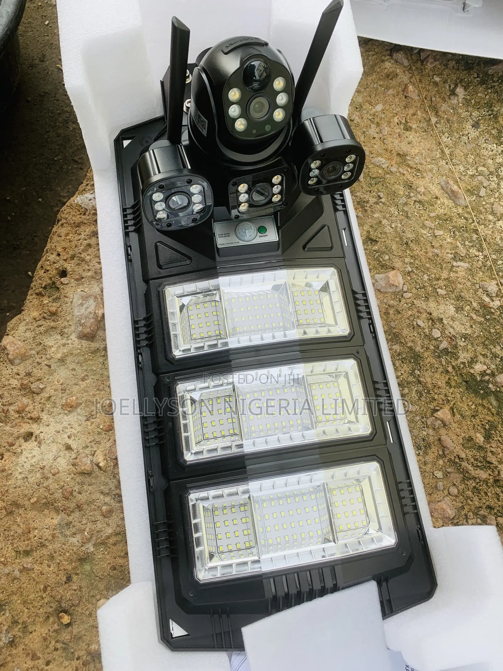 PTZ Security 3 Lens 4g Solar Street Light Camera