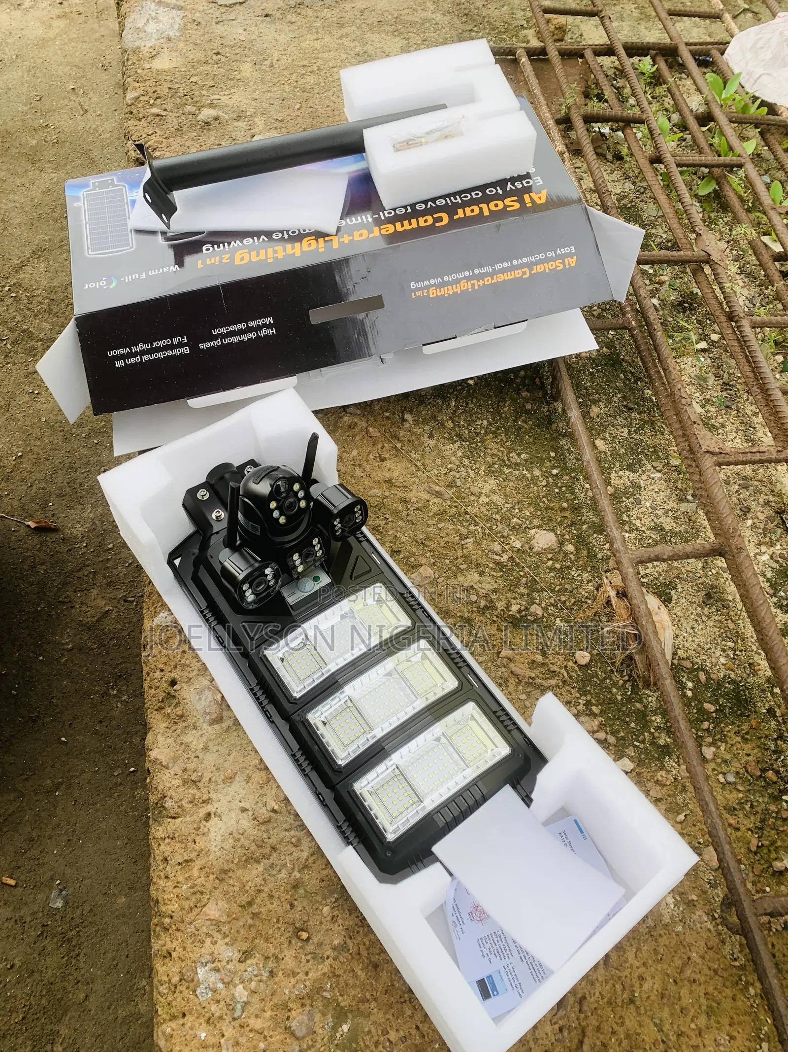 PTZ Security 3 Lens 4g Solar Street Light Camera