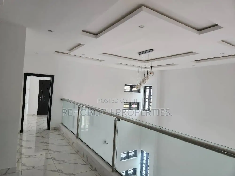 5bdrm Duplex in Larry Estate, Oluyole for sale