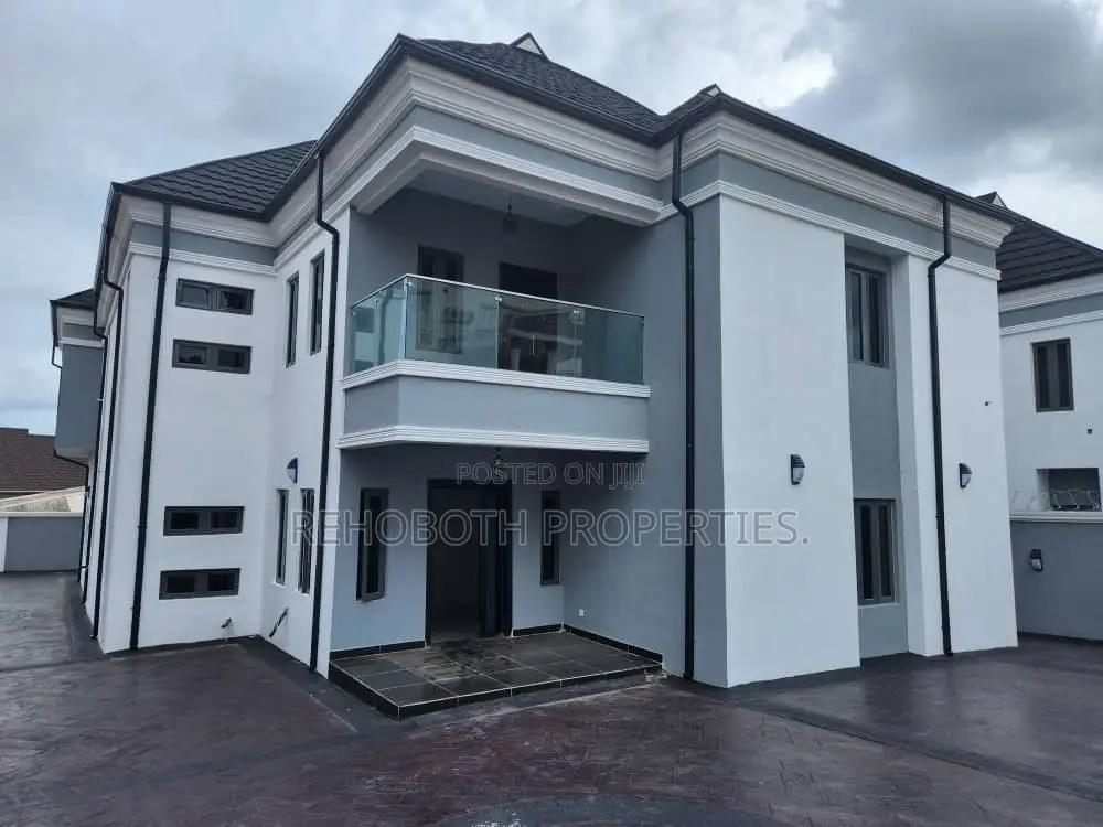 5bdrm Duplex in Larry Estate, Oluyole for sale