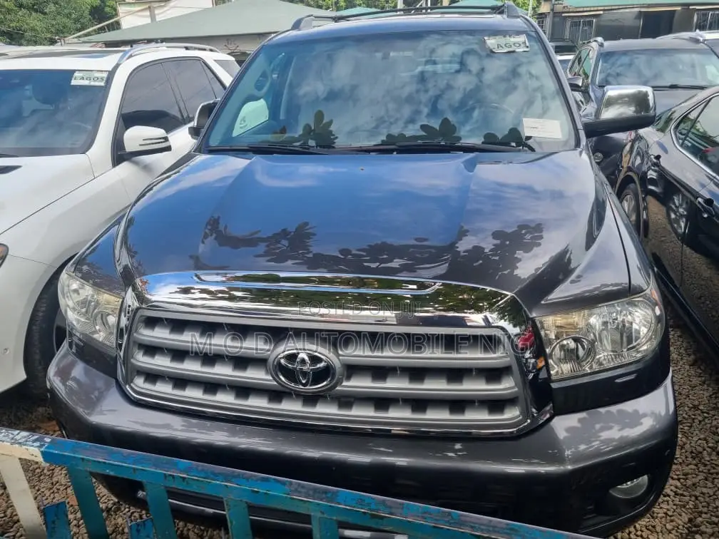 Toyota Sequoia SR5 4dr SUV (5.7L 8cyl 6A) 2011 Gray