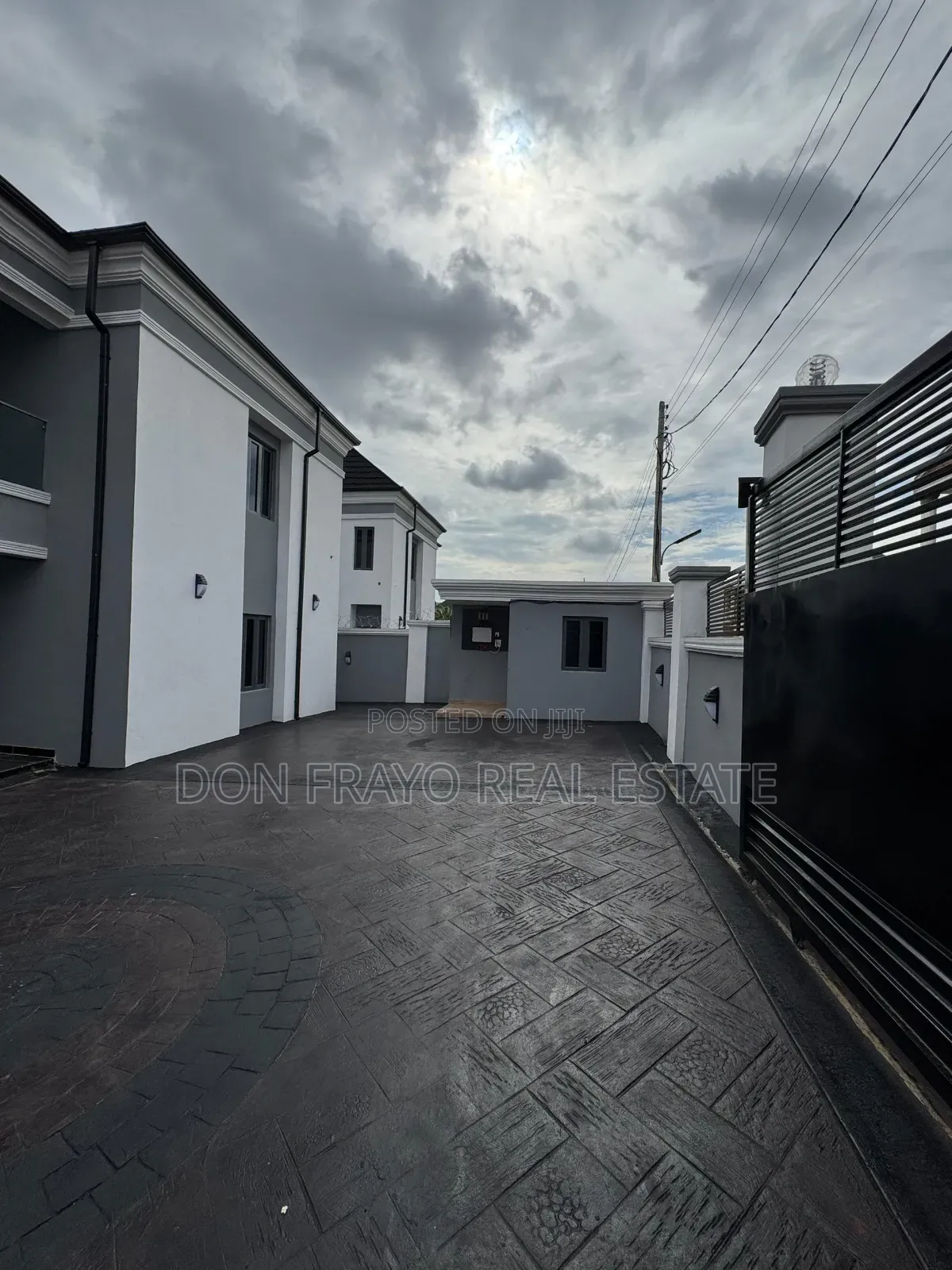 4bdrm Duplex in Oluyole Estate for sale