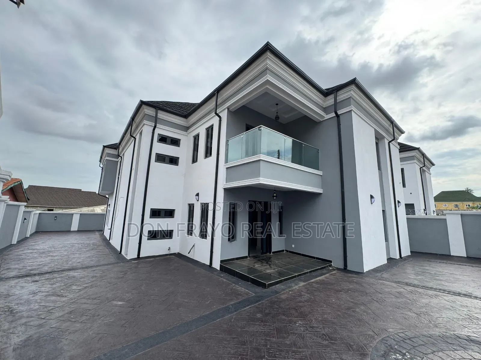 4bdrm Duplex in Oluyole Estate for sale