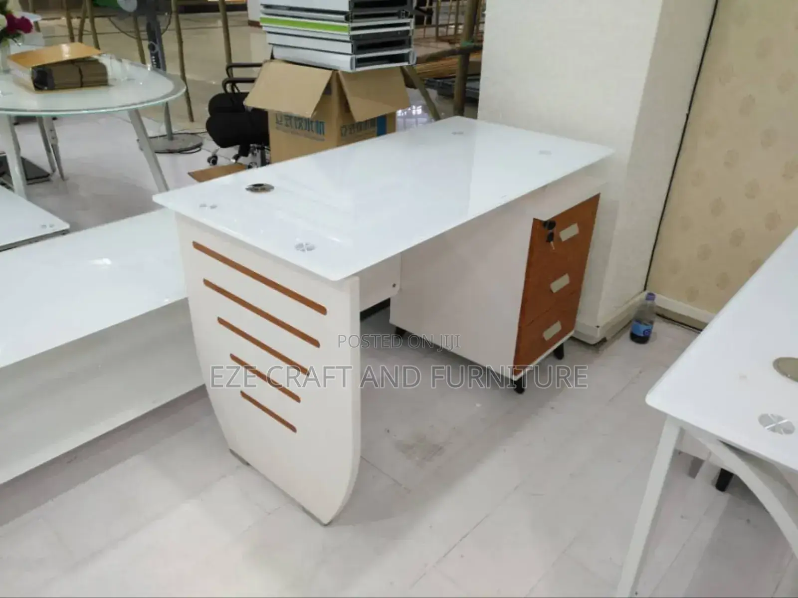 4feet Smart Glass White Table