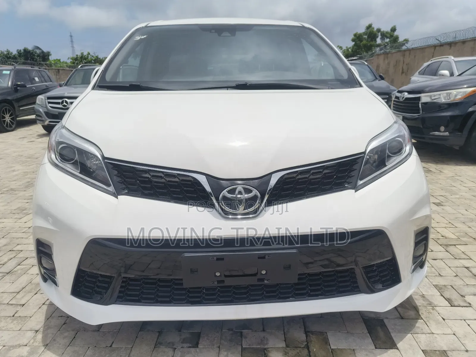 Toyota Sienna LE Mobility Auto Access (3.5L 6cyl 8A) 2018 White