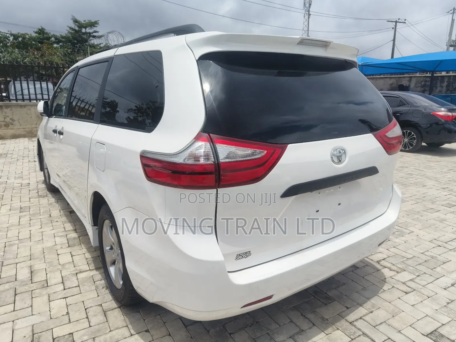 Toyota Sienna LE Mobility Auto Access (3.5L 6cyl 8A) 2018 White
