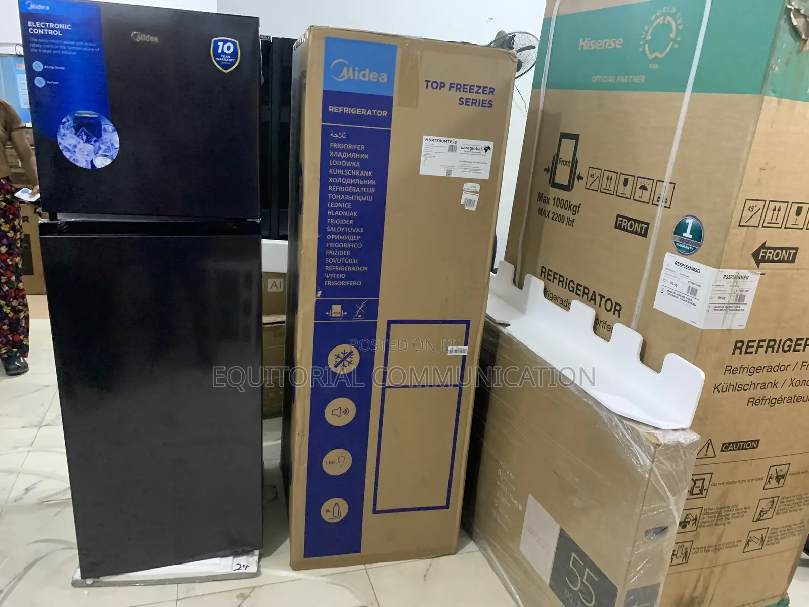 Midea Top Freezer Fridge With Recessed Handle