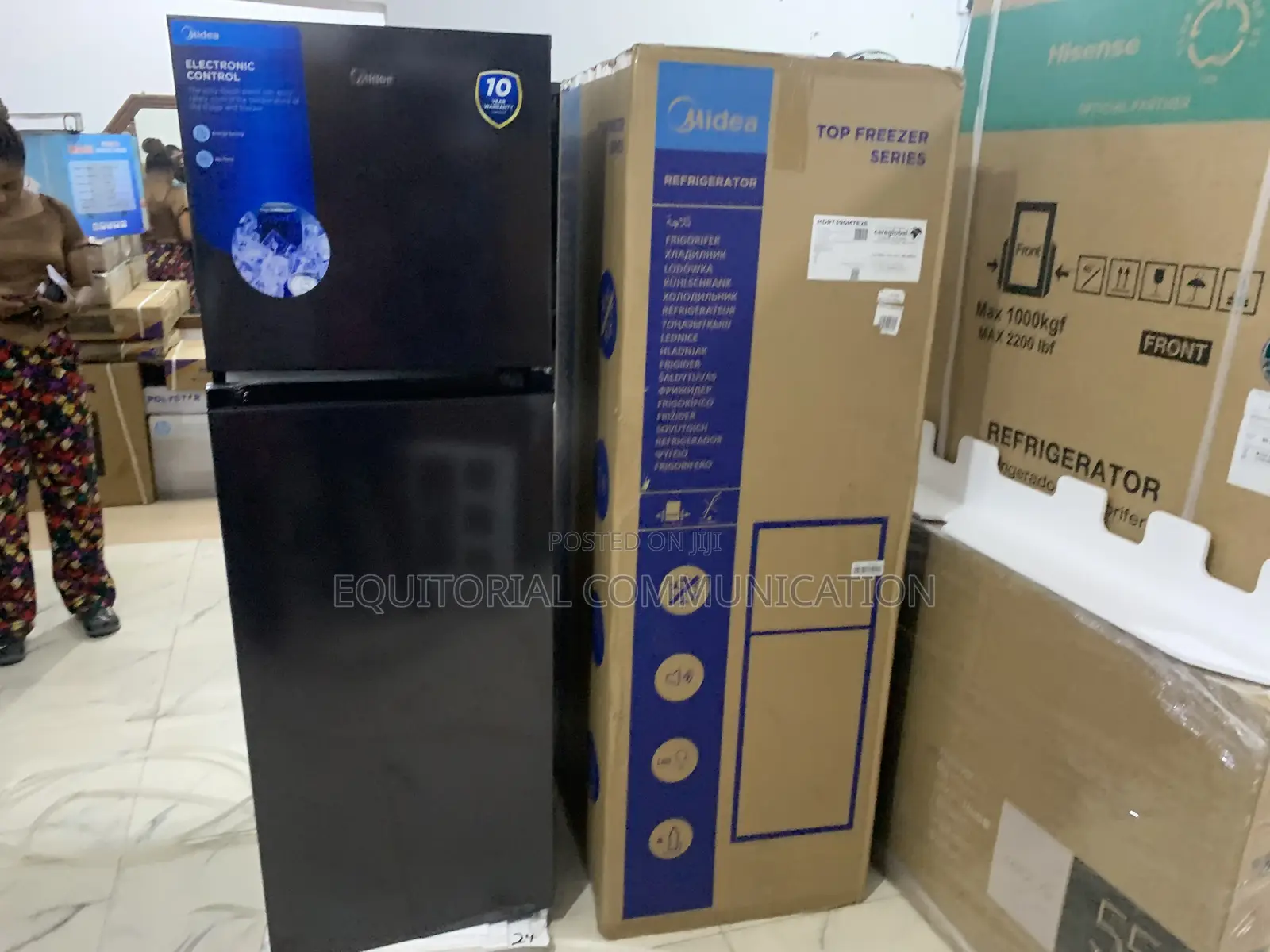 Midea Refrigerator With Flexible Storage Options