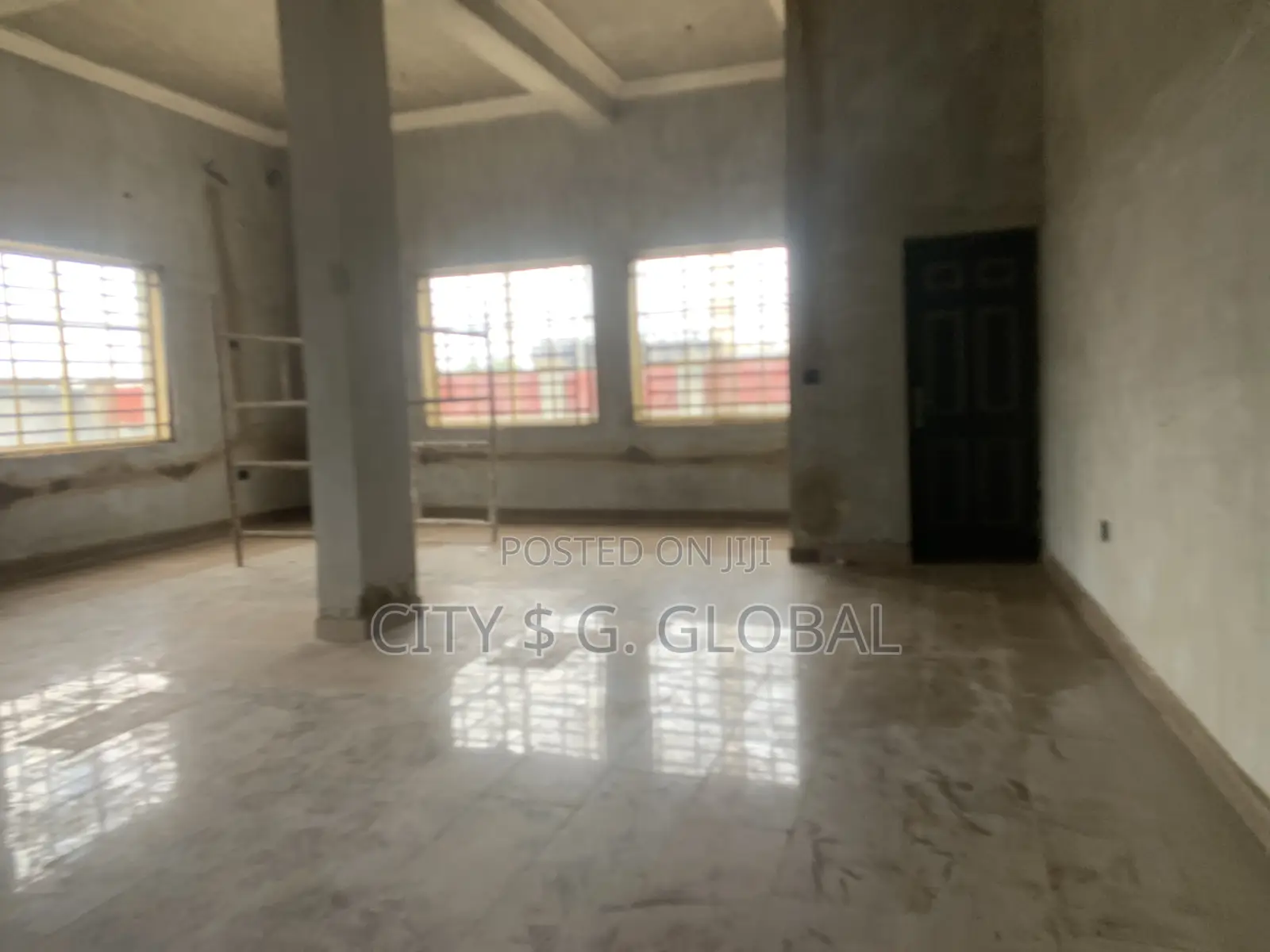 Shop Space./ Saloon / Spa/ Studio/ Restaurant