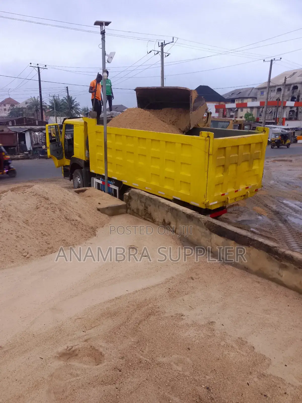 30–35 Tons Sharp Sand Available For Immediate Supply