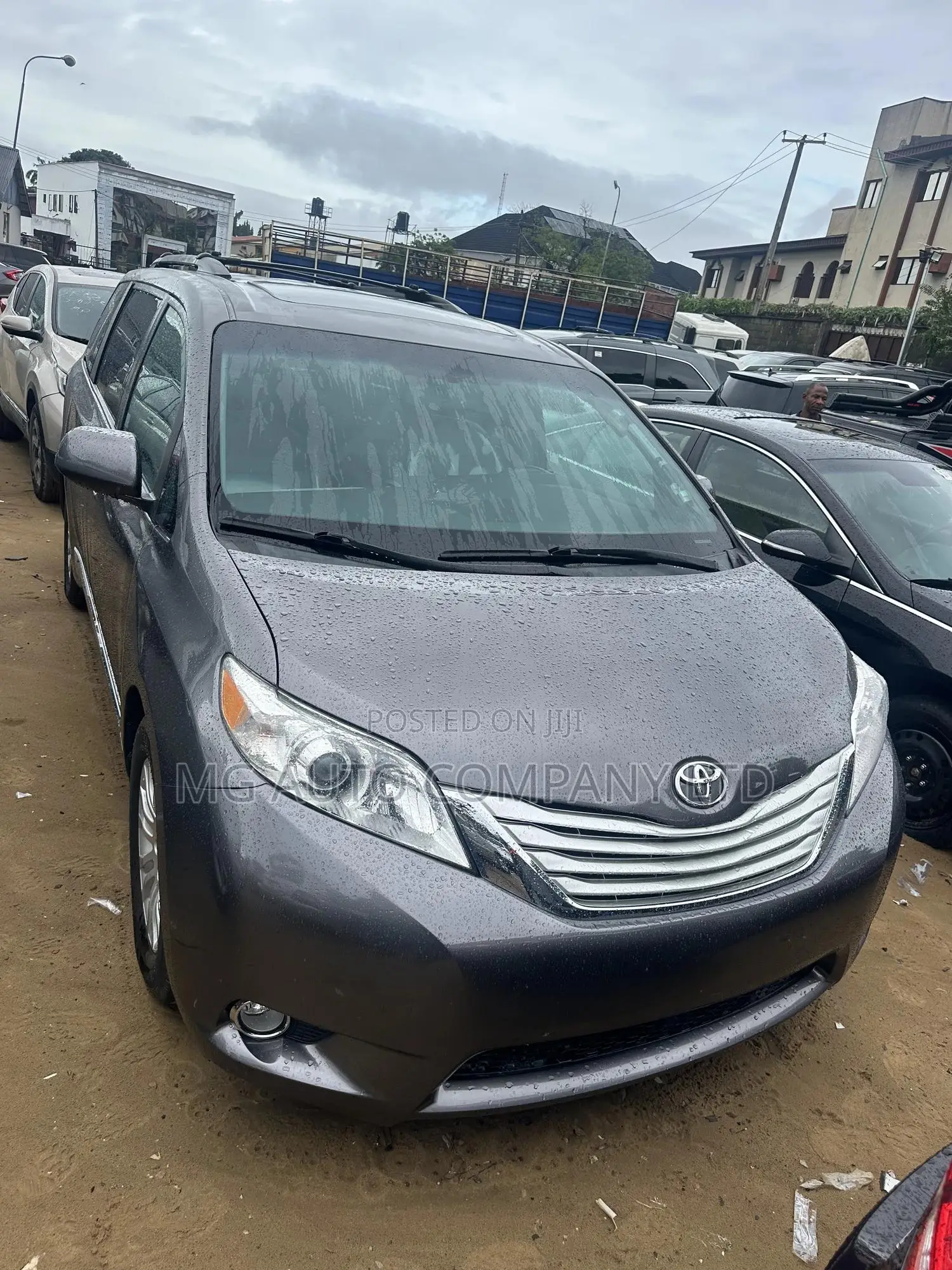 Toyota Sienna XLE Premium 8-Passenger 4dr Minivan (3.5L 6cyl 6A) 2015