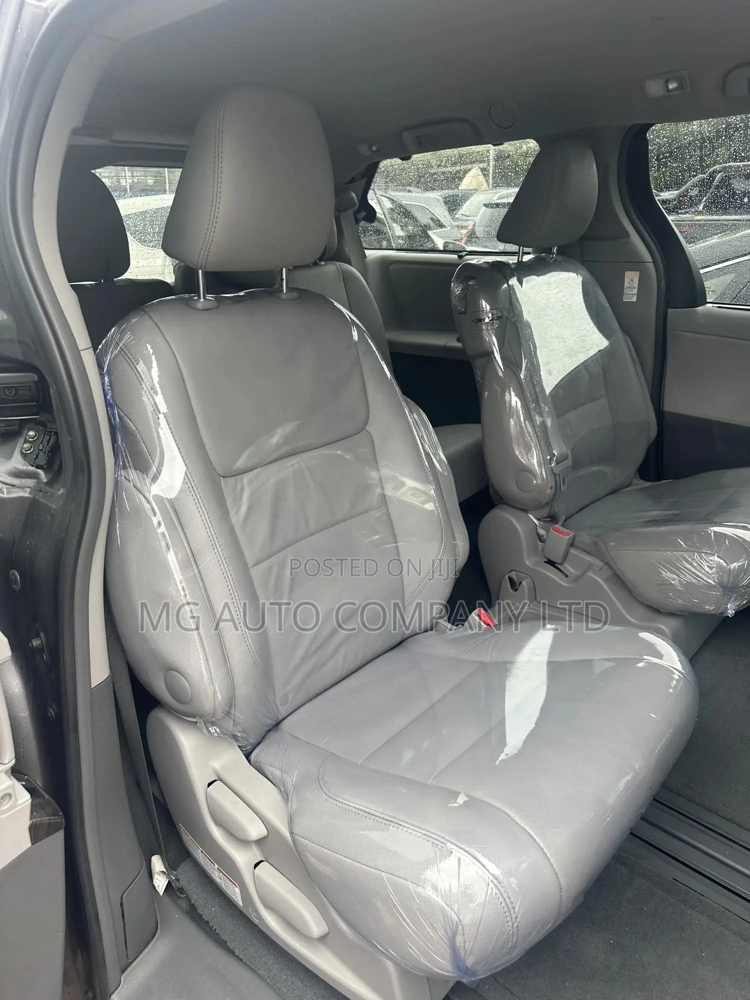 Toyota Sienna XLE Premium 8-Passenger 4dr Minivan (3.5L 6cyl 6A) 2015