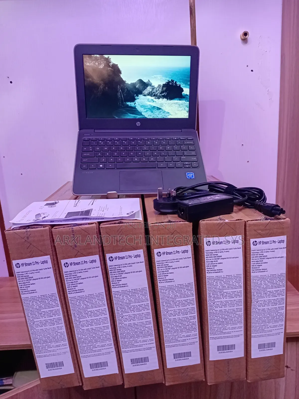 New Laptop HP Stream 11 32GB Intel Celeron SSD 72GB