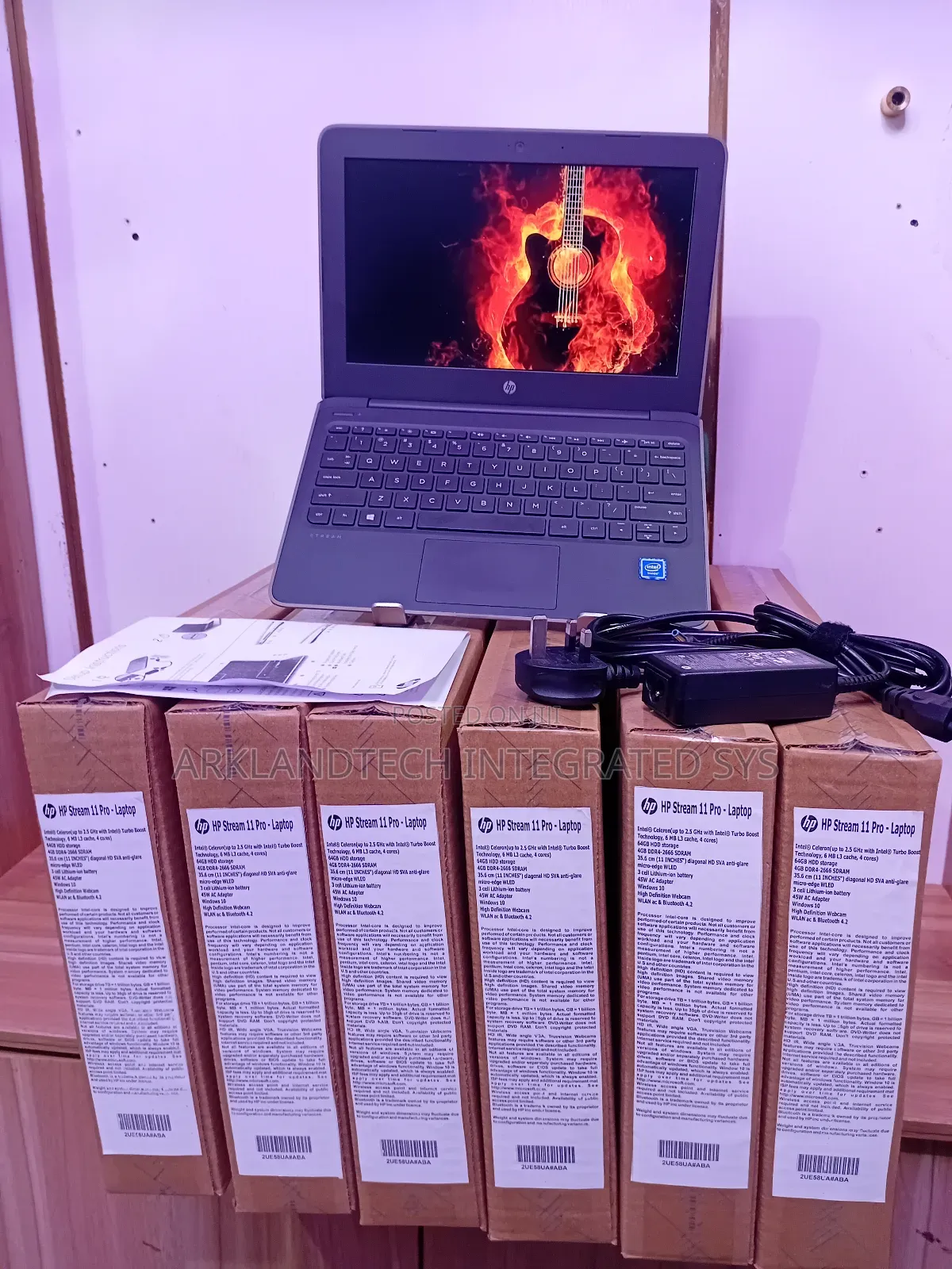 New Laptop HP Stream 11-ah110hr 4GB Intel Celeron SSD 32GB