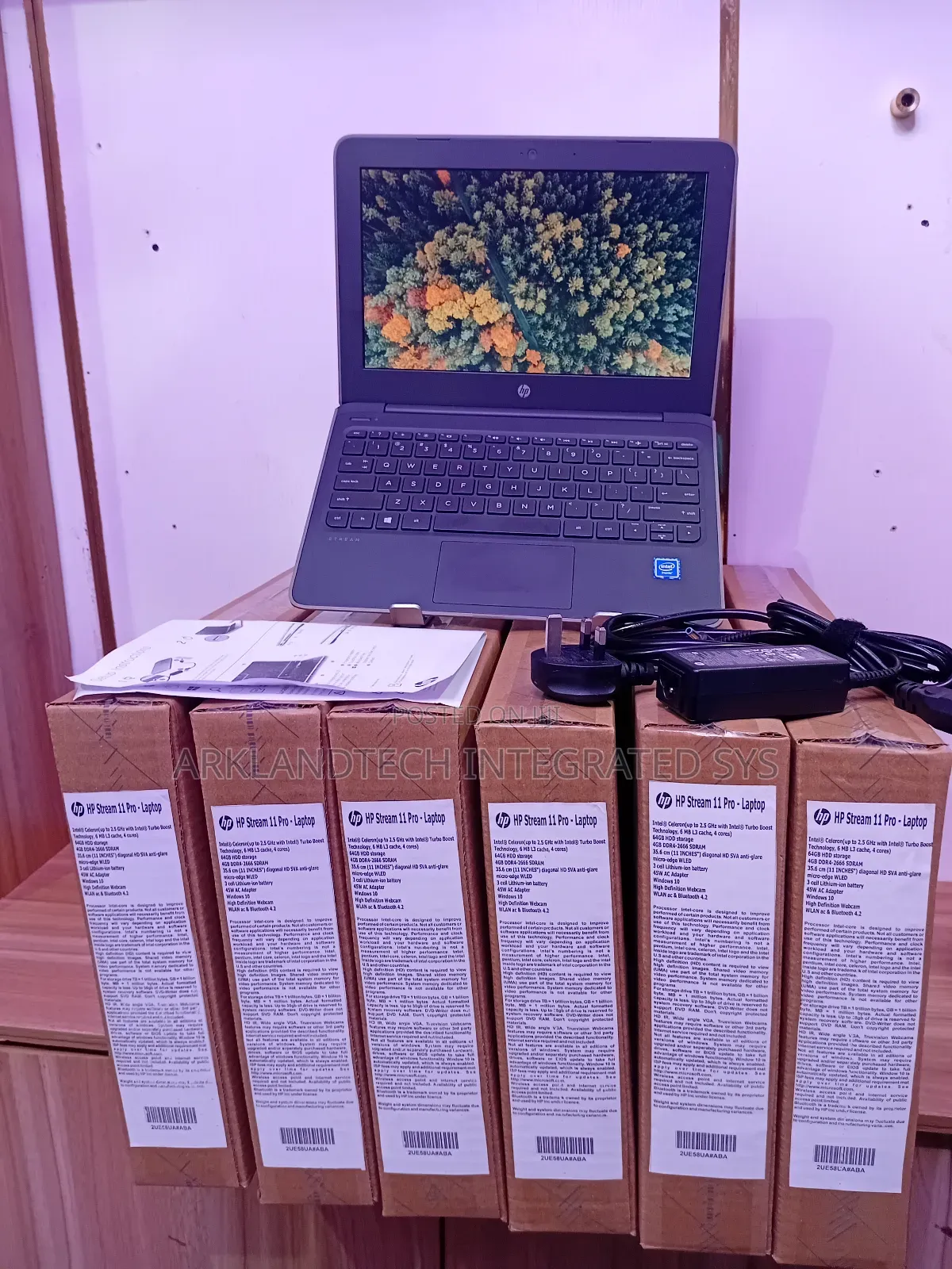 New Laptop HP Stream 11-ah110hr 4GB Intel Celeron SSD 32GB