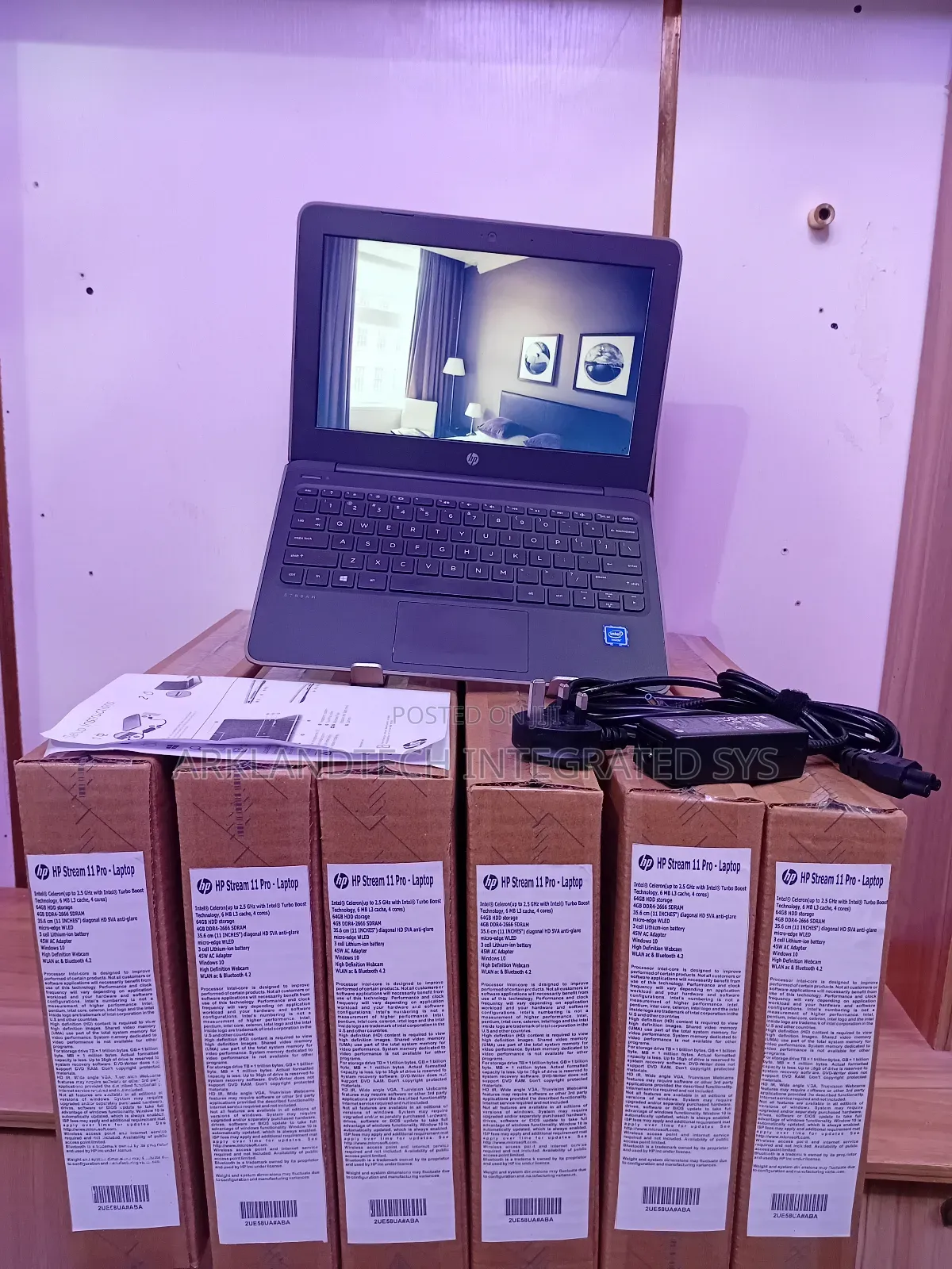 New Laptop HP Stream 11-ah110hr 4GB Intel Celeron SSD 72GB