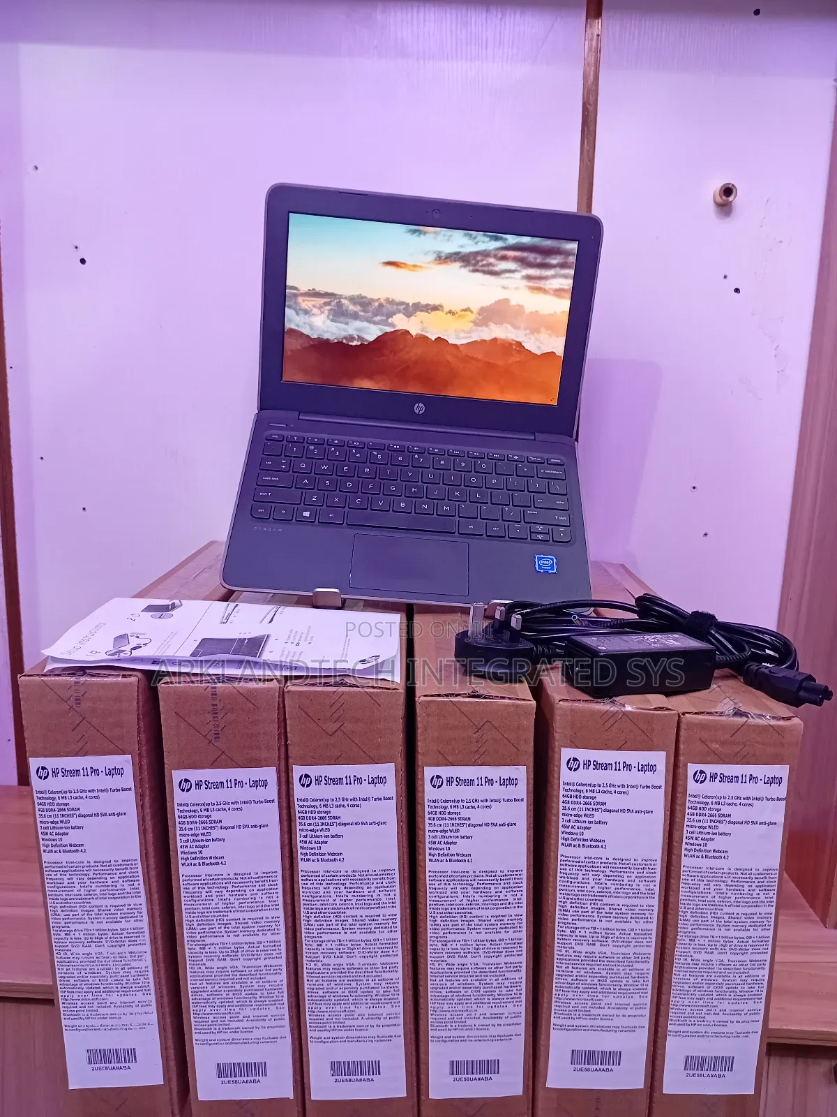 New Laptop HP Stream 11-ah110hr 4GB Intel Celeron SSD 72GB