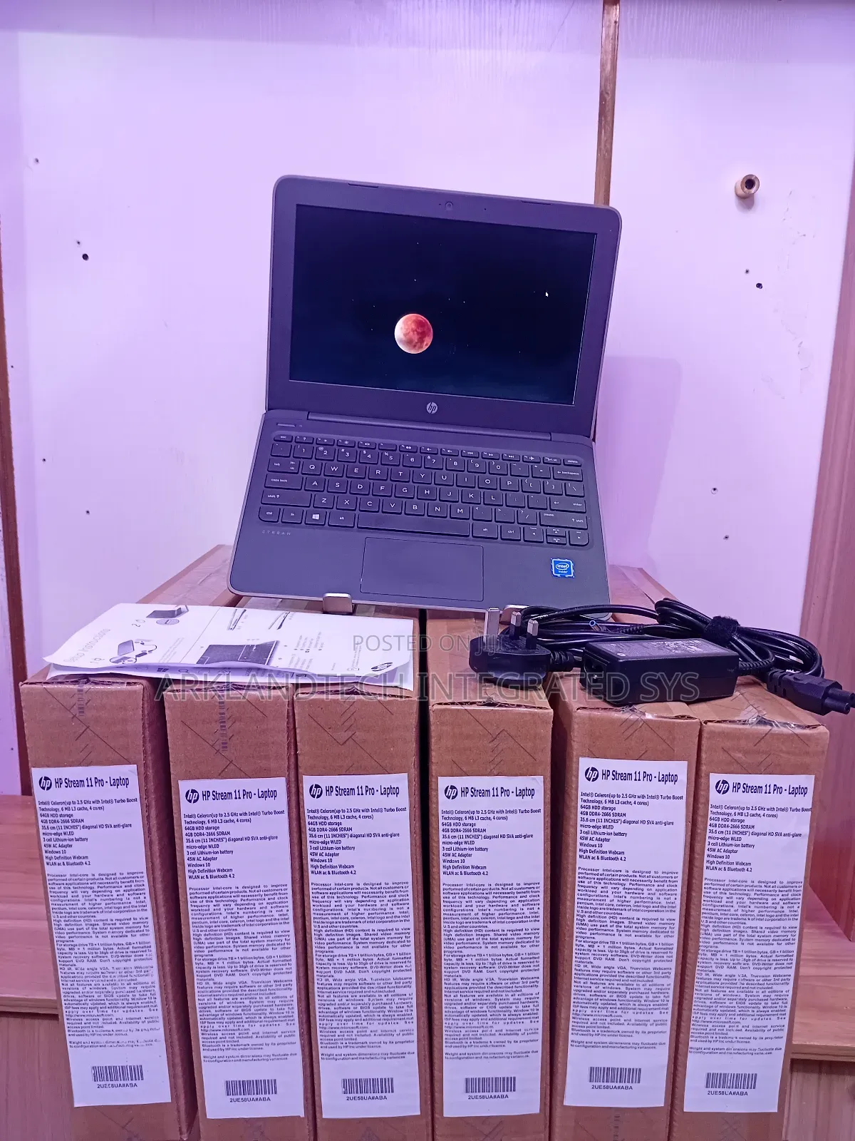 New Laptop HP Stream 11-ah110hr 4GB Intel Celeron SSD 72GB