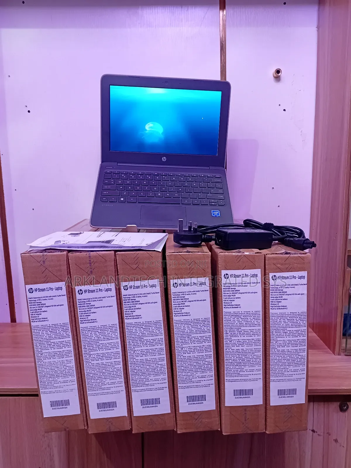 New Laptop HP Stream 14 4GB Intel Celeron SSD 32GB