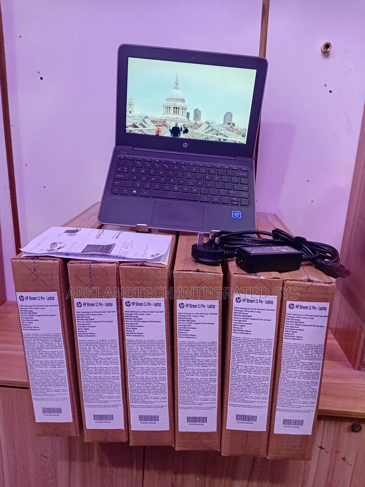 New Laptop HP Stream 14 4GB Intel Celeron SSD 40GB