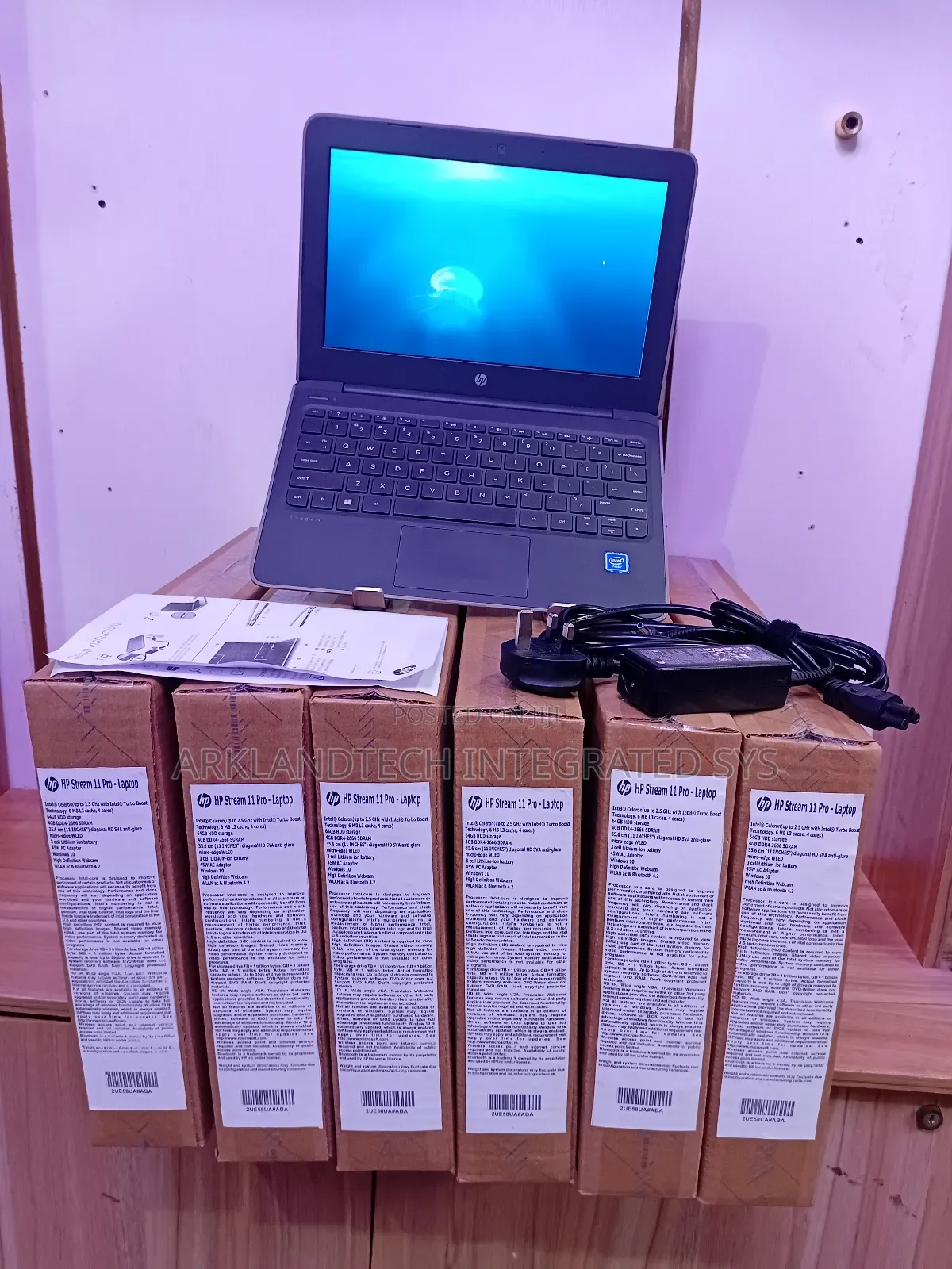 New Laptop HP Stream 14 4GB Intel Celeron SSD 40GB