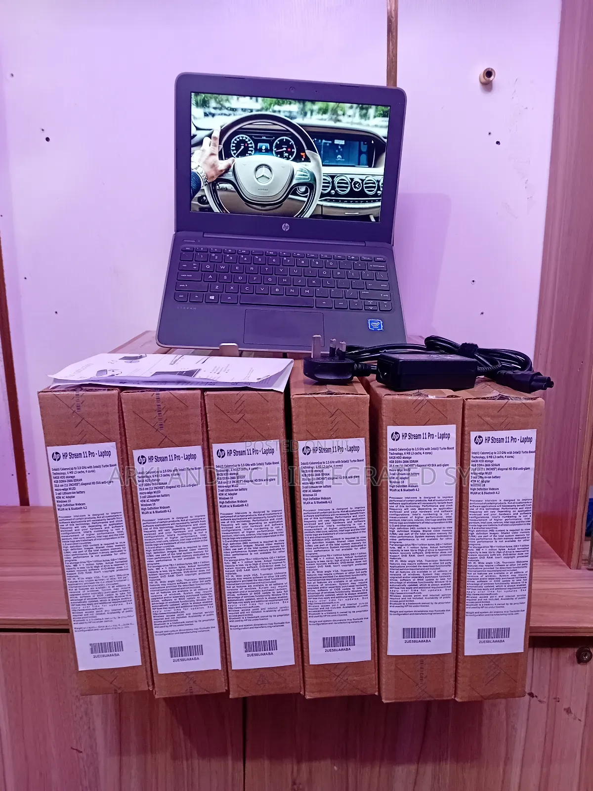 New Laptop HP Stream 14 4GB Intel Celeron SSD 60GB