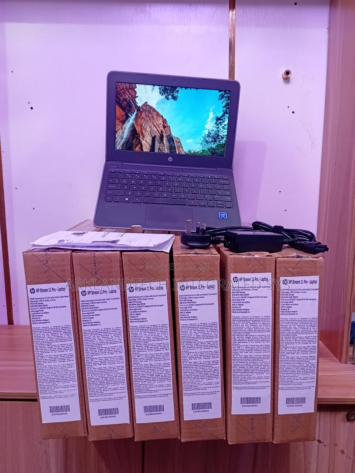New Laptop HP Stream 14 4GB Intel Celeron SSD 60GB