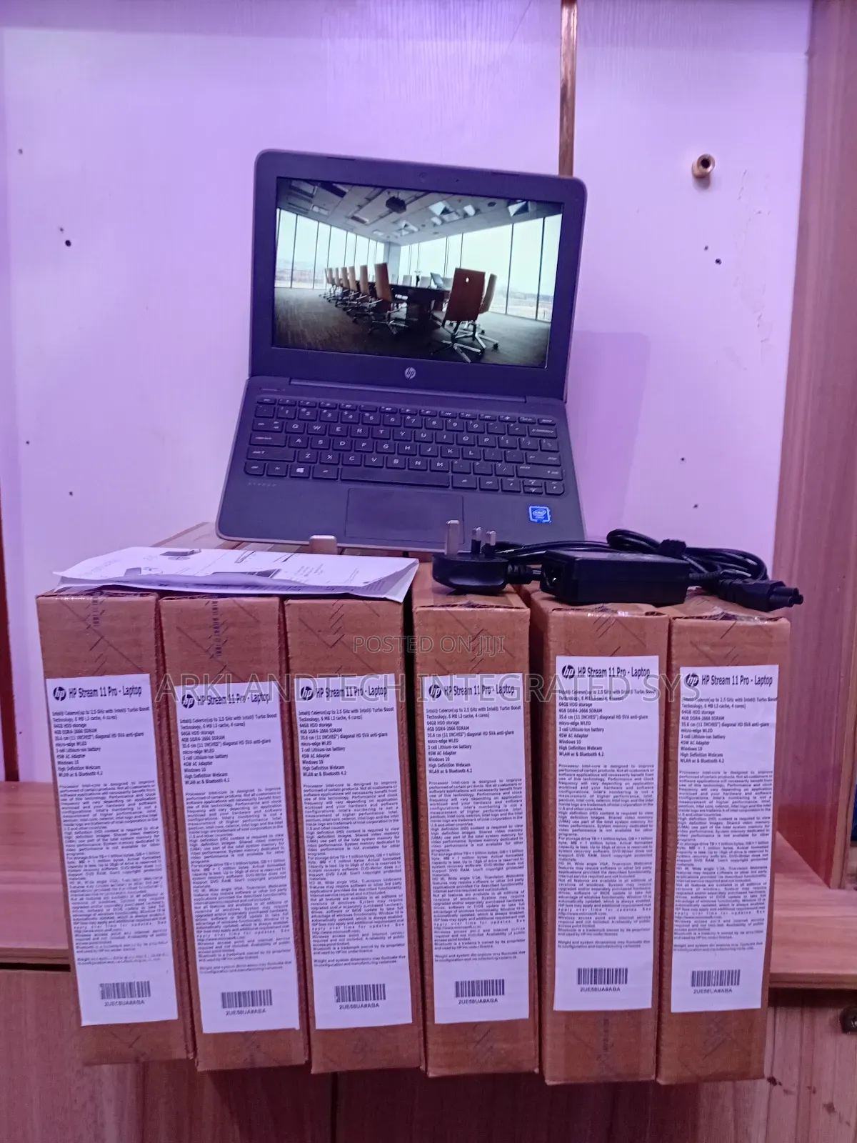 New Laptop HP Stream 14 4GB Intel Celeron SSD 60GB