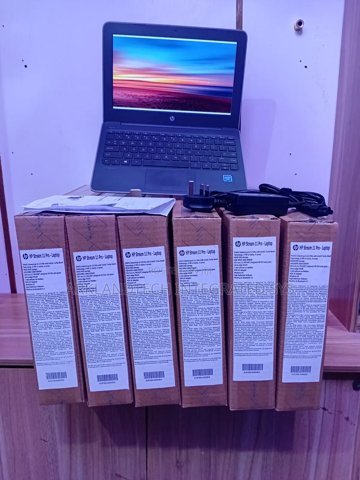 New Laptop HP Stream 14 Pro G3 4GB Intel Celeron SSD 40GB