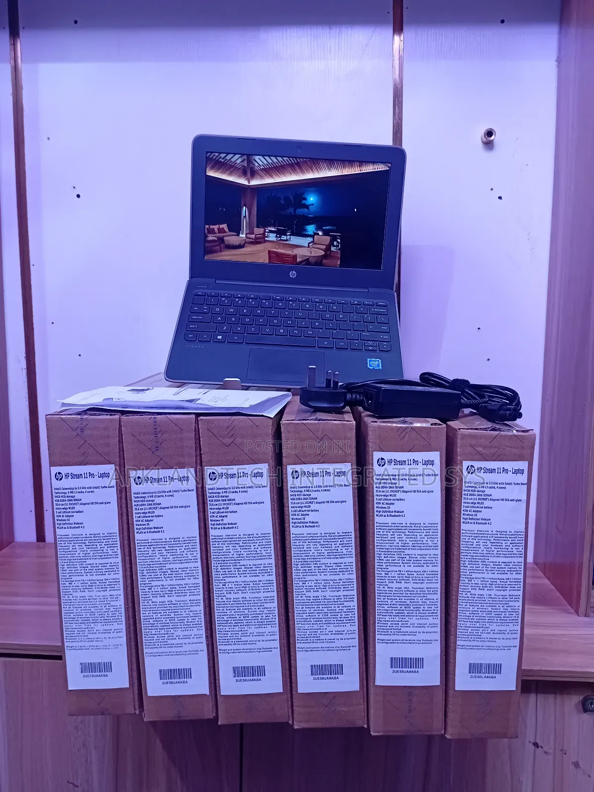 New Laptop HP Stream 14-cb130nr 4GB Intel Celeron SSD 72GB