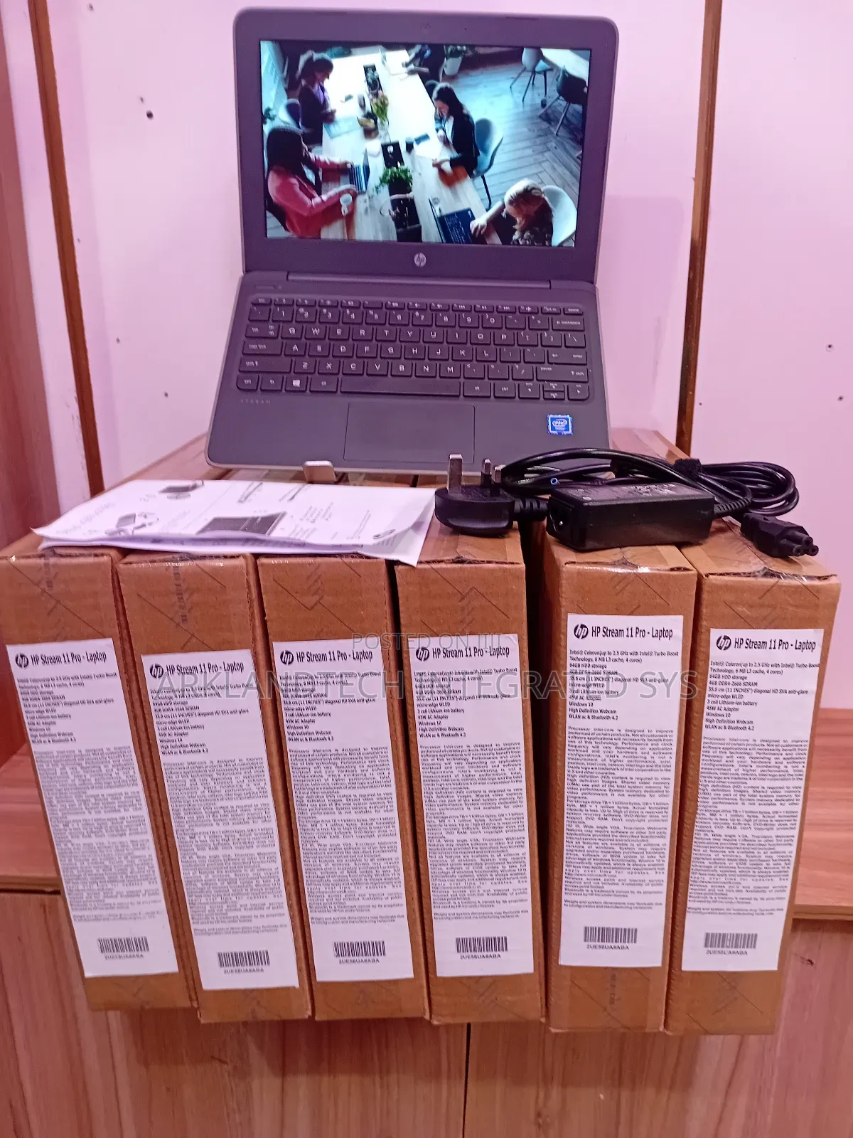 New Laptop HP Mini 5101 4GB Intel Celeron SSD 60GB