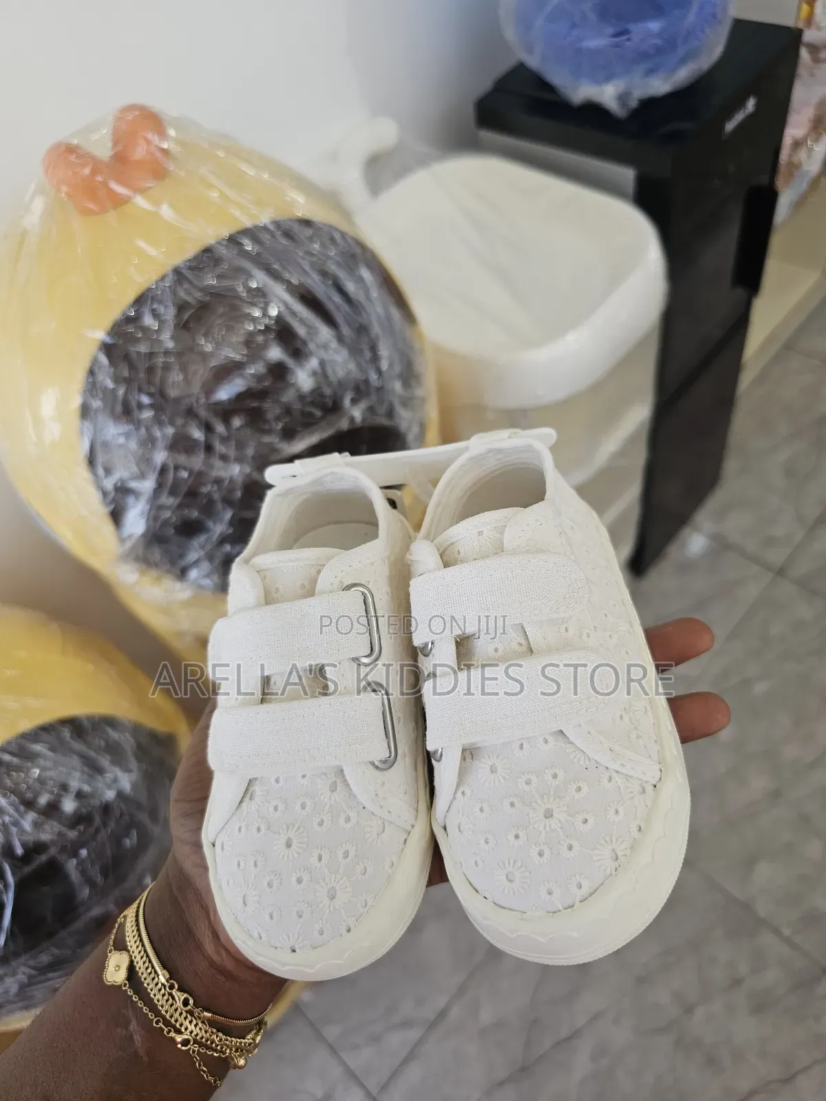 Canvas Trainers- White-Kids- H M