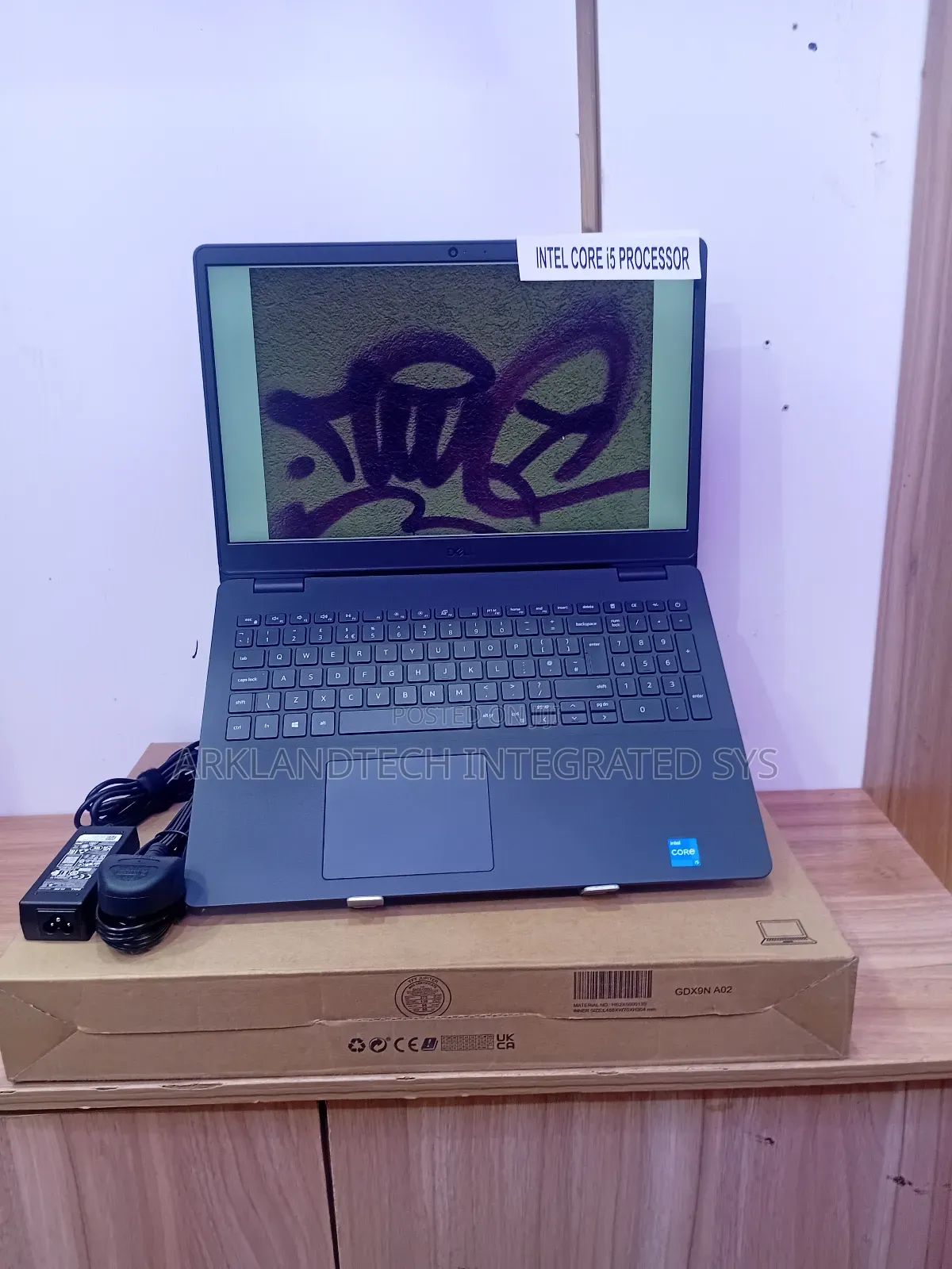 New Laptop Dell Vostro 13 5370 4GB Intel Core I5 SSD 512GB