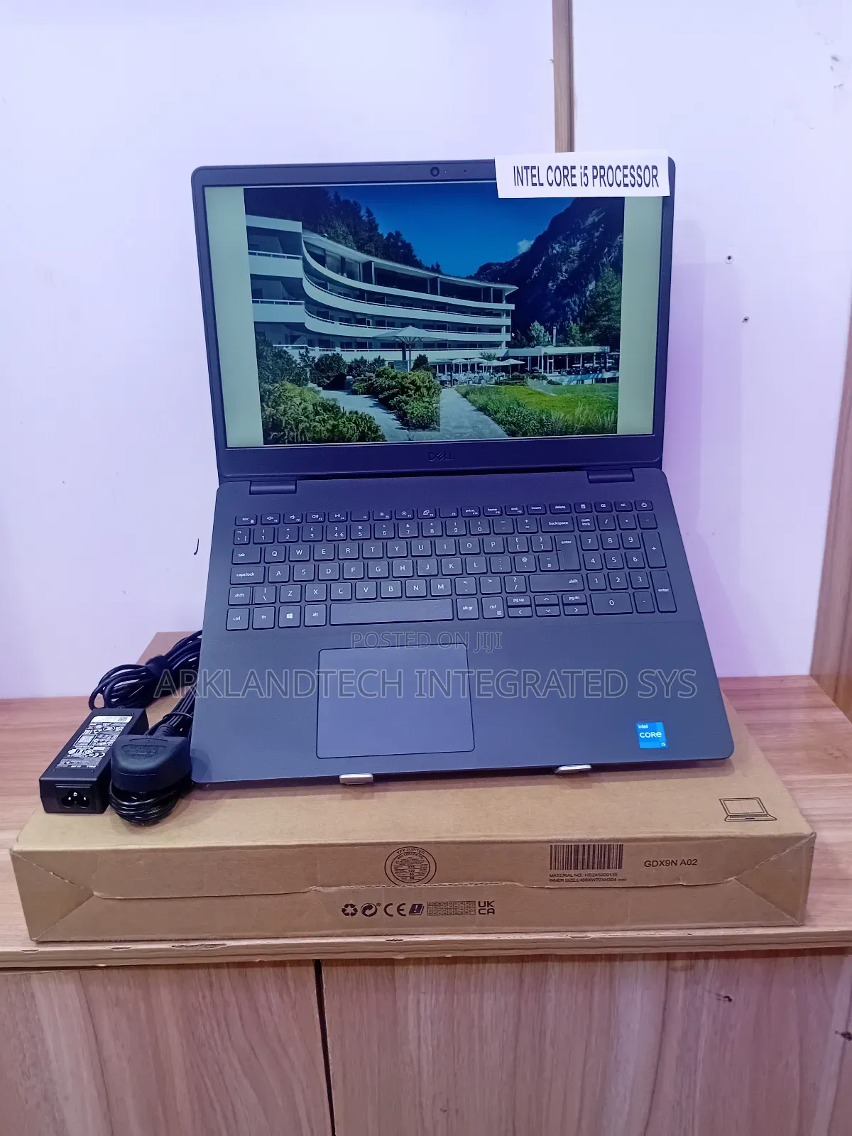 New Laptop Dell Vostro 13 5370 4GB Intel Core I5 SSD 512GB