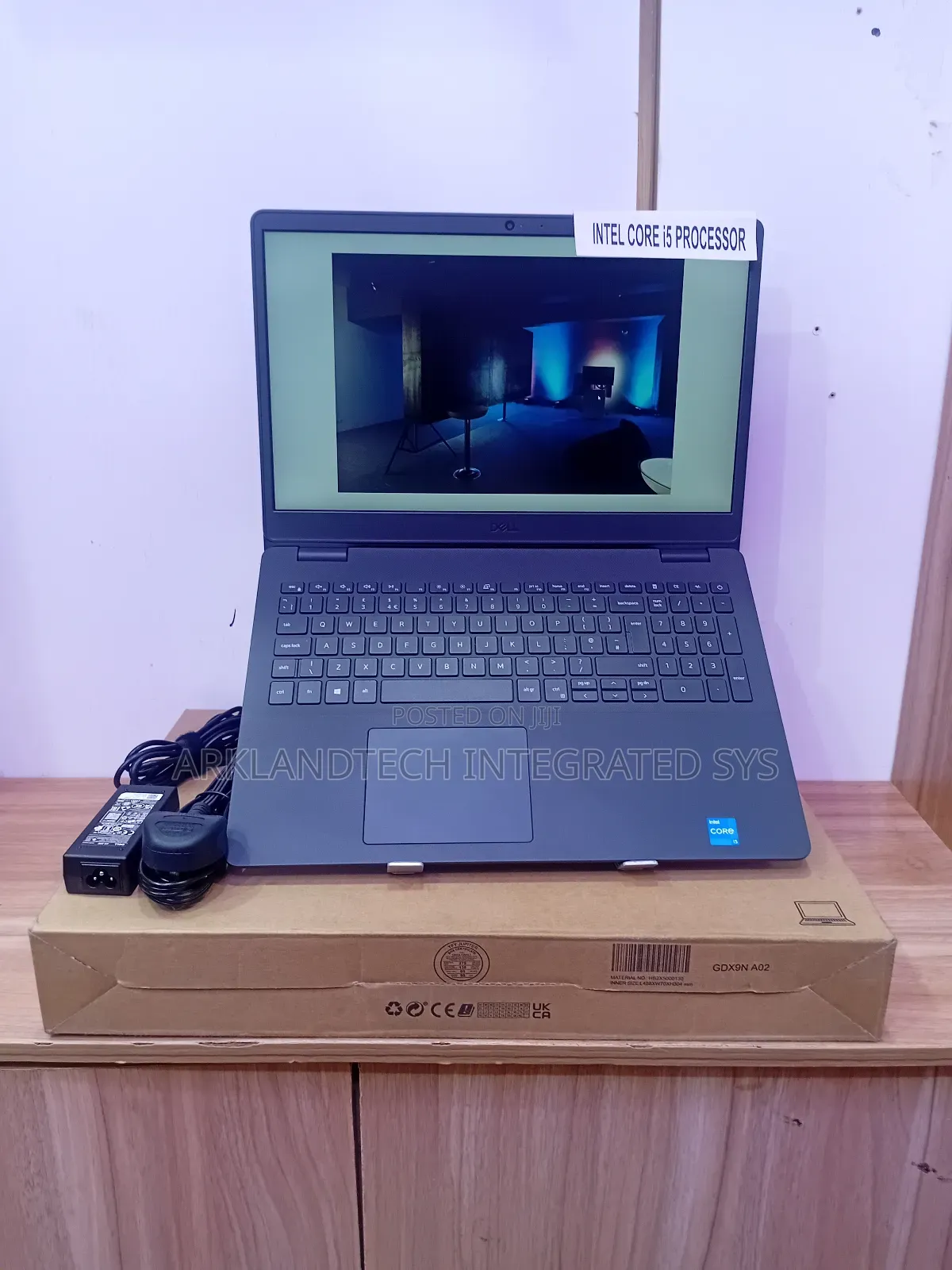 New Laptop Dell Vostro 13 5370 4GB Intel Core I5 SSD 512GB