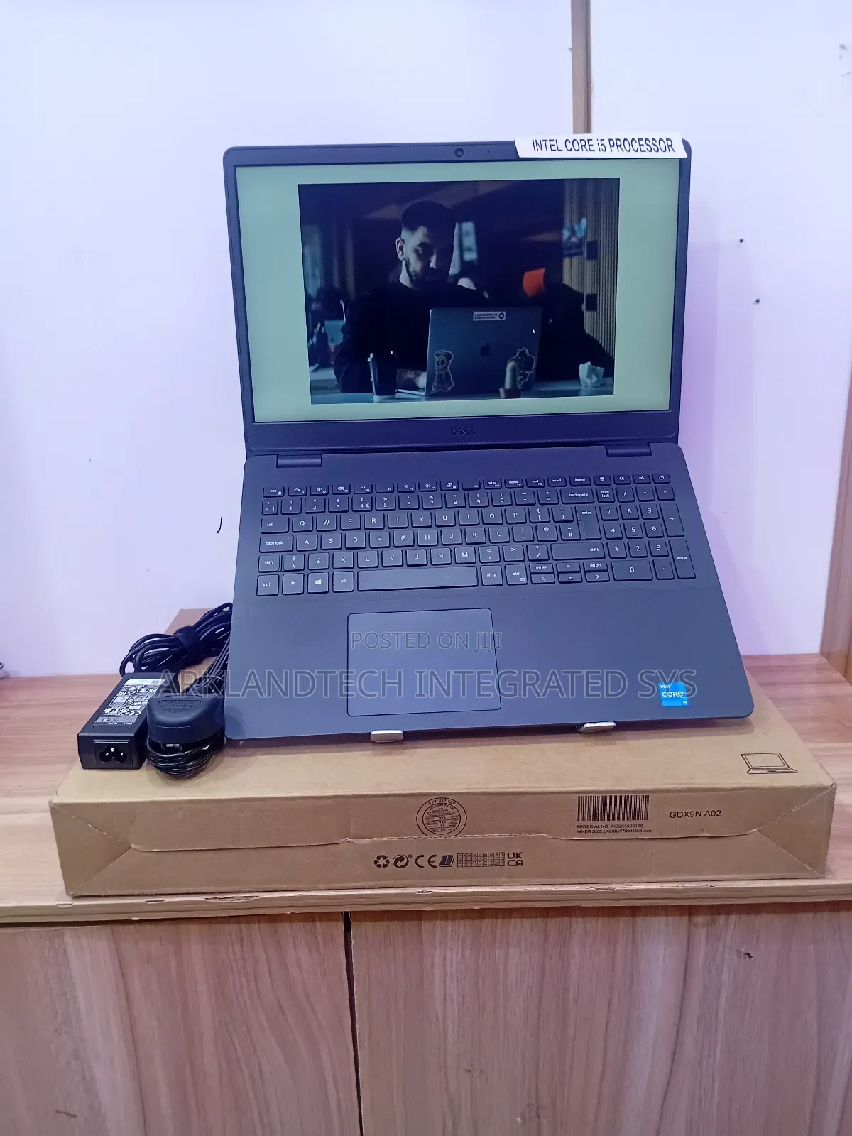 New Laptop Dell Vostro 14 5000 8GB Intel Core i5 SSD 512GB