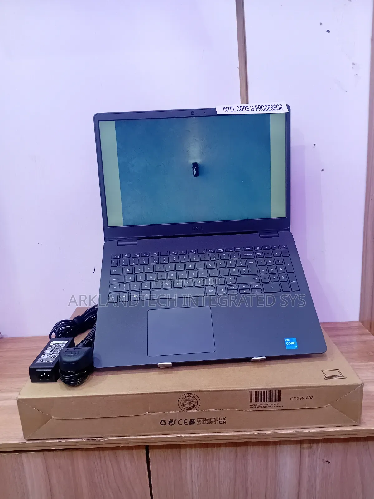 New Laptop Dell Vostro 15 5000 8GB Intel Core I5 SSD 512GB