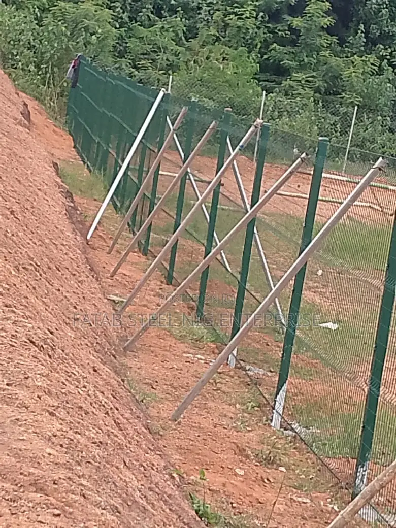 Finger Type Perimeter Fencing for Recreation Center
