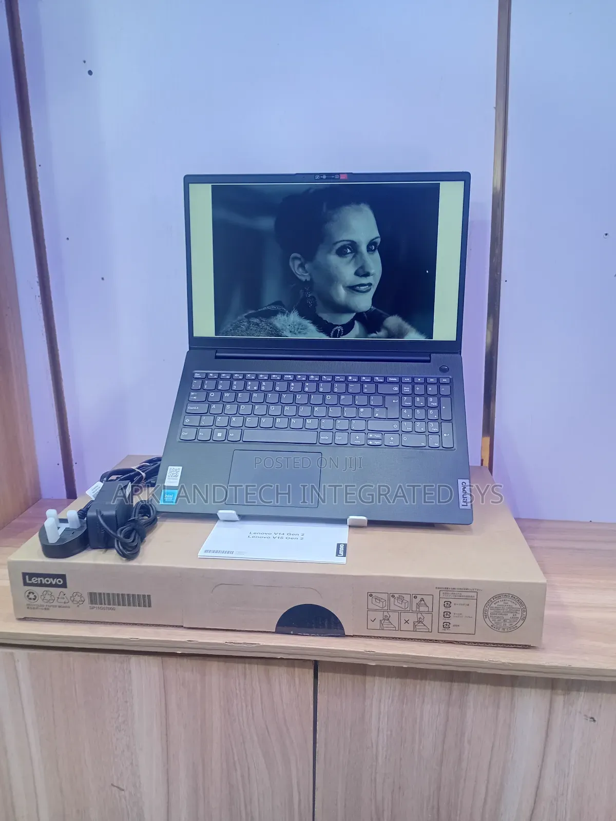 New Laptop Lenovo IdeaPad 520S 8GB Intel Celeron SSHD (Hybrid) 512GB