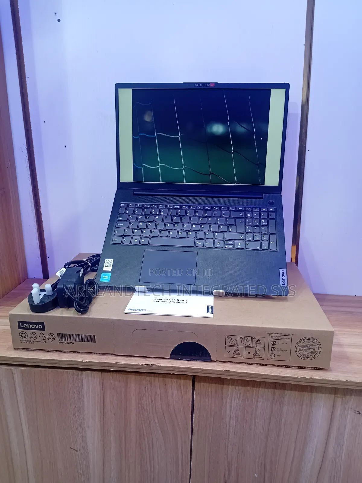 New Laptop Lenovo IdeaPad 520S 8GB Intel Celeron SSHD (Hybrid) 512GB