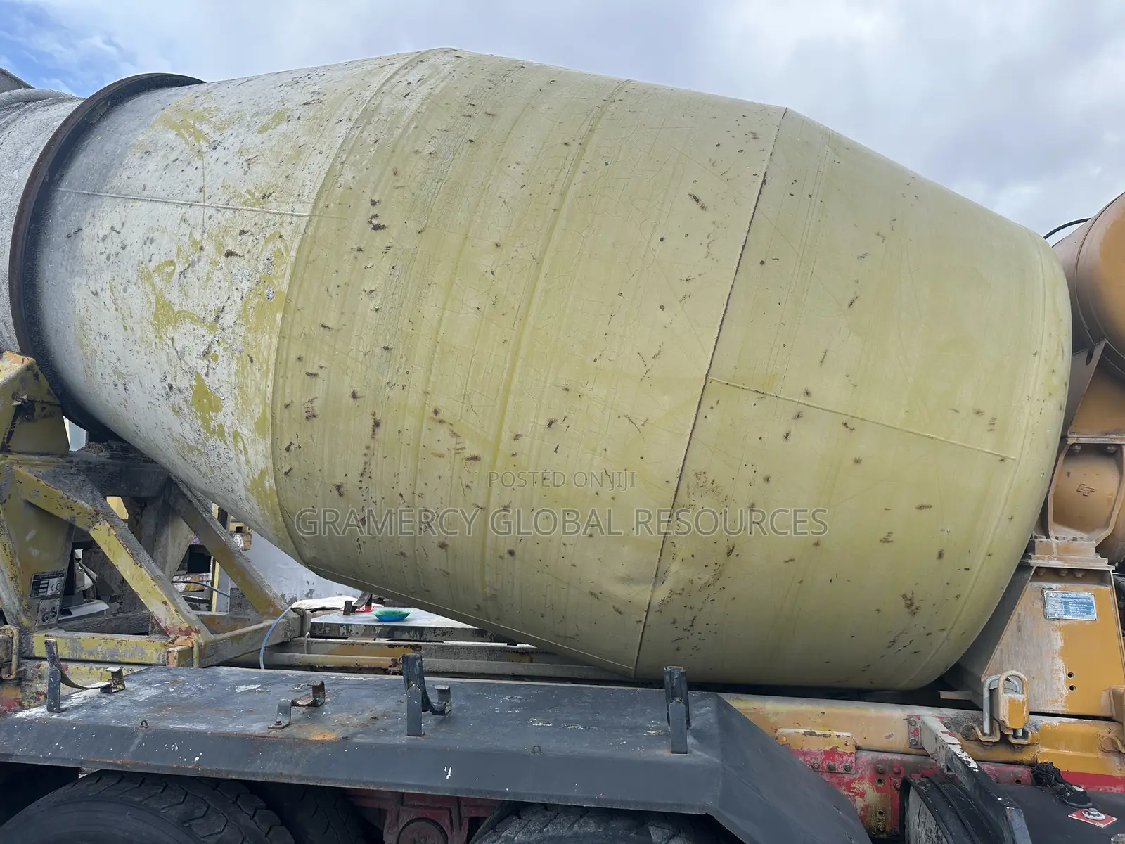 Foreign Used Man Cement Mixer Mobile Truck