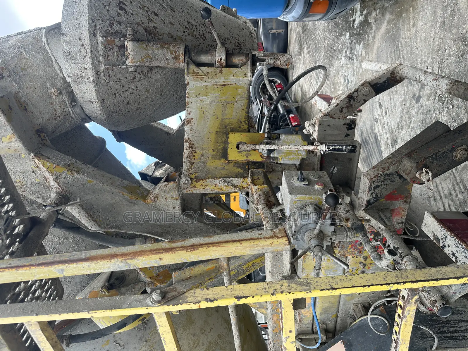 Foreign Used Man Cement Mixer Mobile Truck